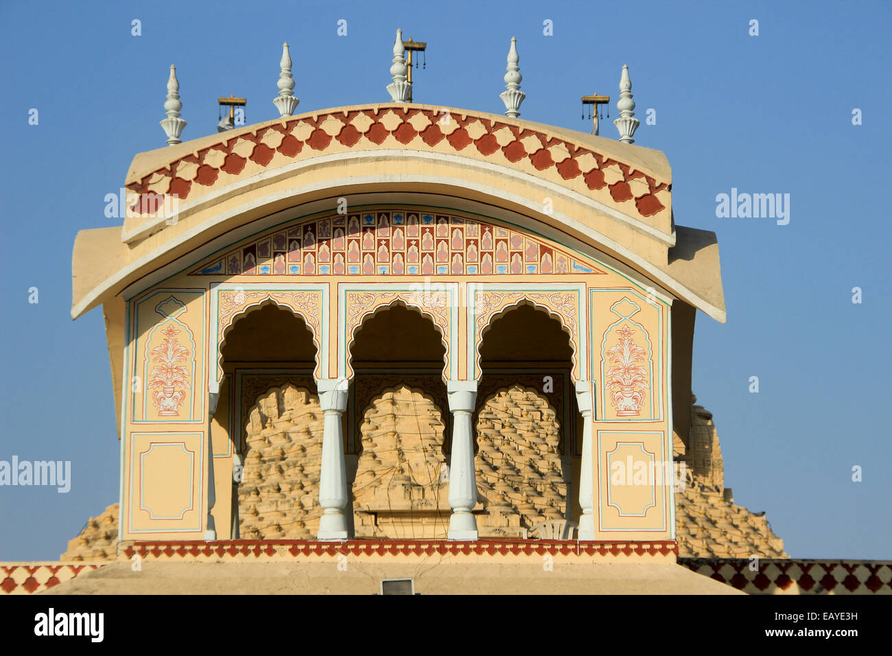 La partie supérieure du Temple ISKCON à Ahmedabad, Inde, Asie, Gujarath Banque D'Images