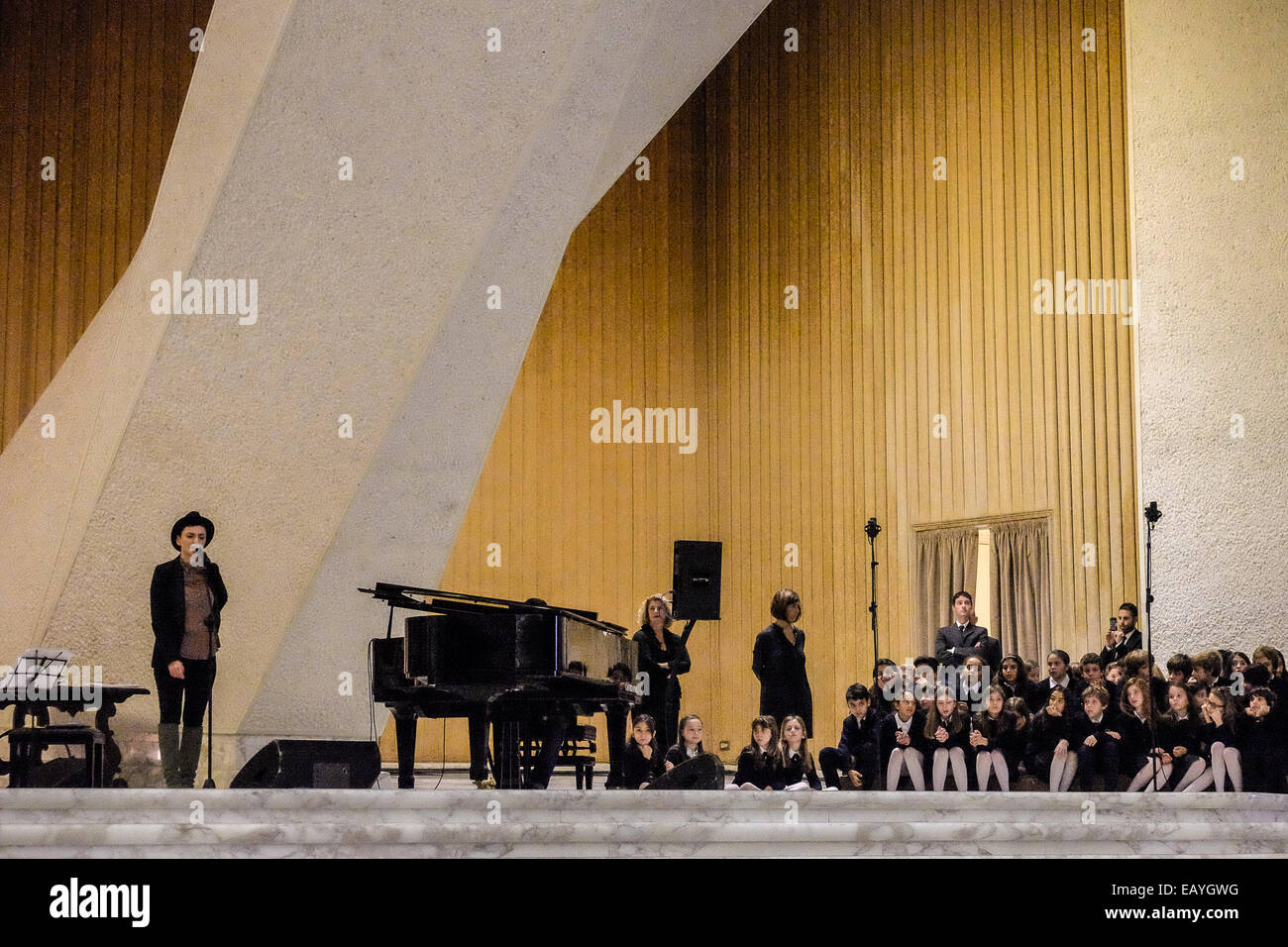 Vatican, Cité du Vatican. 22 Nov, 2014. Le pape François répond aux personnes autistes dans la salle Nervi dans la Cité du Vatican, 22 Nov 2014 : crédit facile vraiment Star/Alamy Live News Banque D'Images