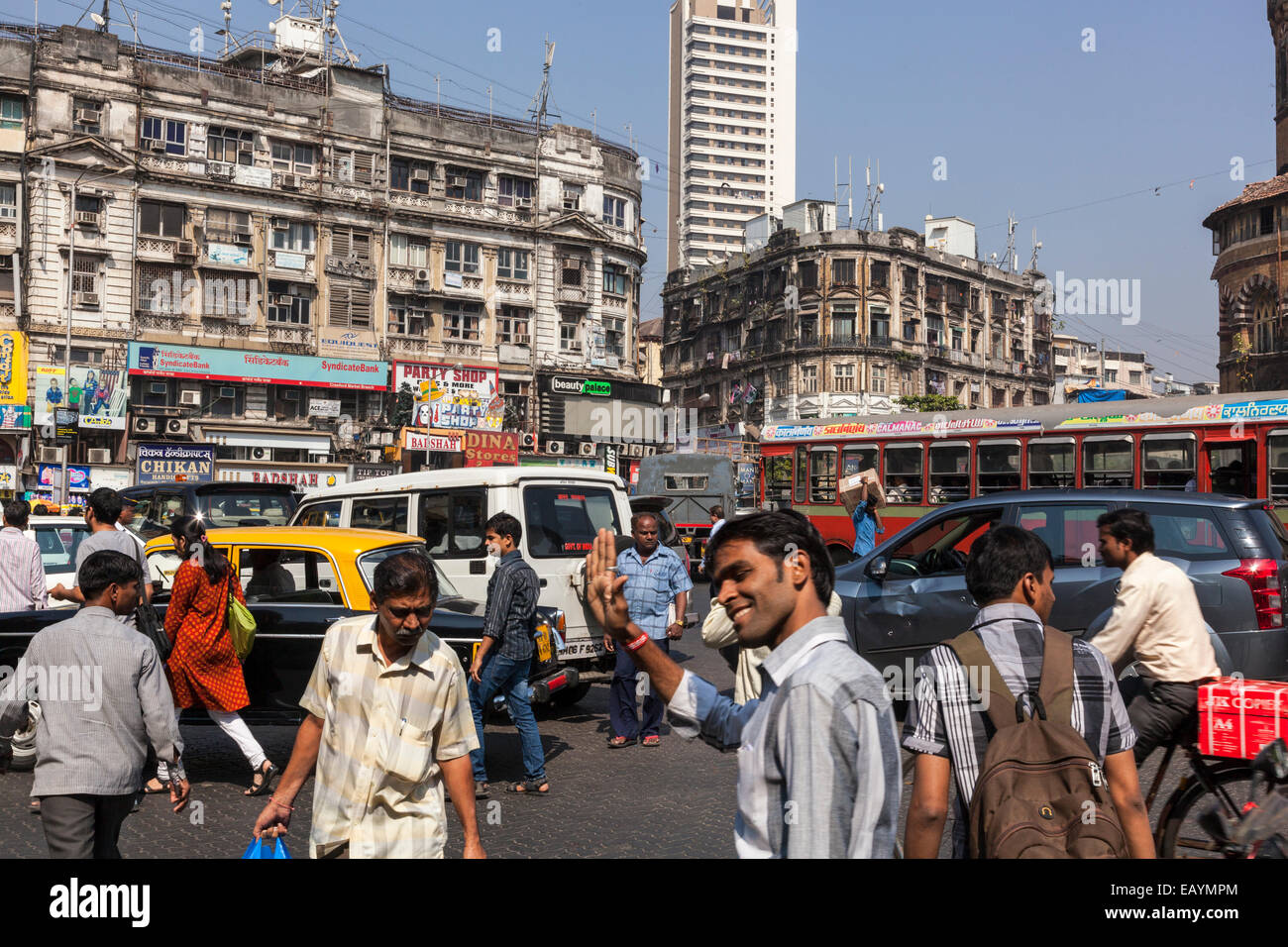Rue bondée à Mumbai, Inde Banque D'Images