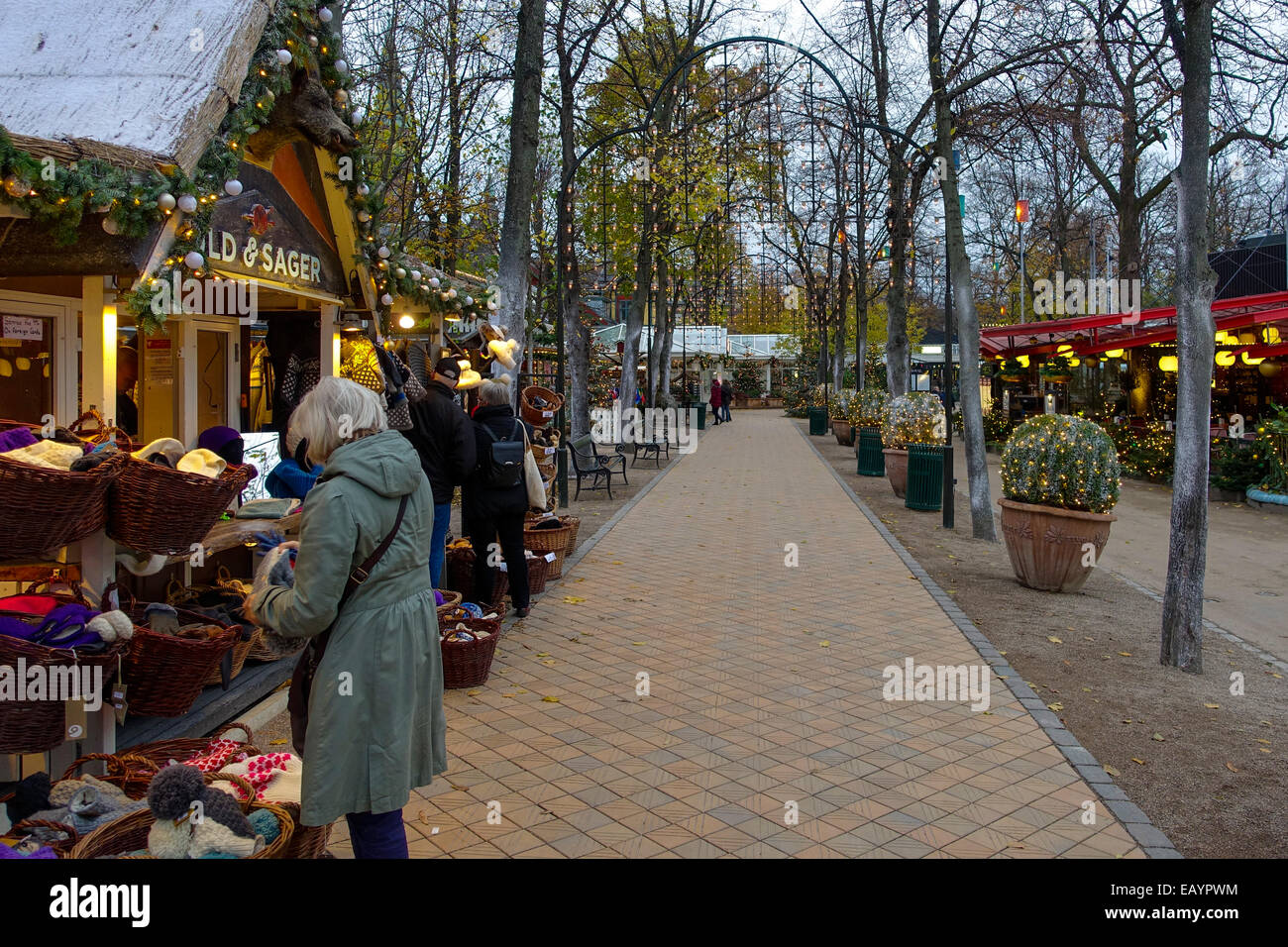 Marché de Noël en centre-ville, des jardins de Tivoli, Copenhague, Danemark, Europe Banque D'Images