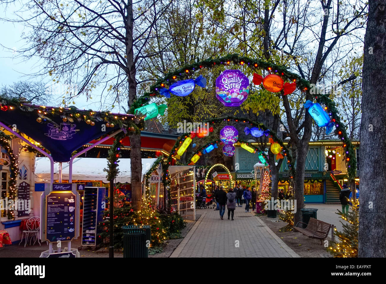 Marché de Noël en centre-ville, des jardins de Tivoli, Copenhague, Danemark, Europe Banque D'Images