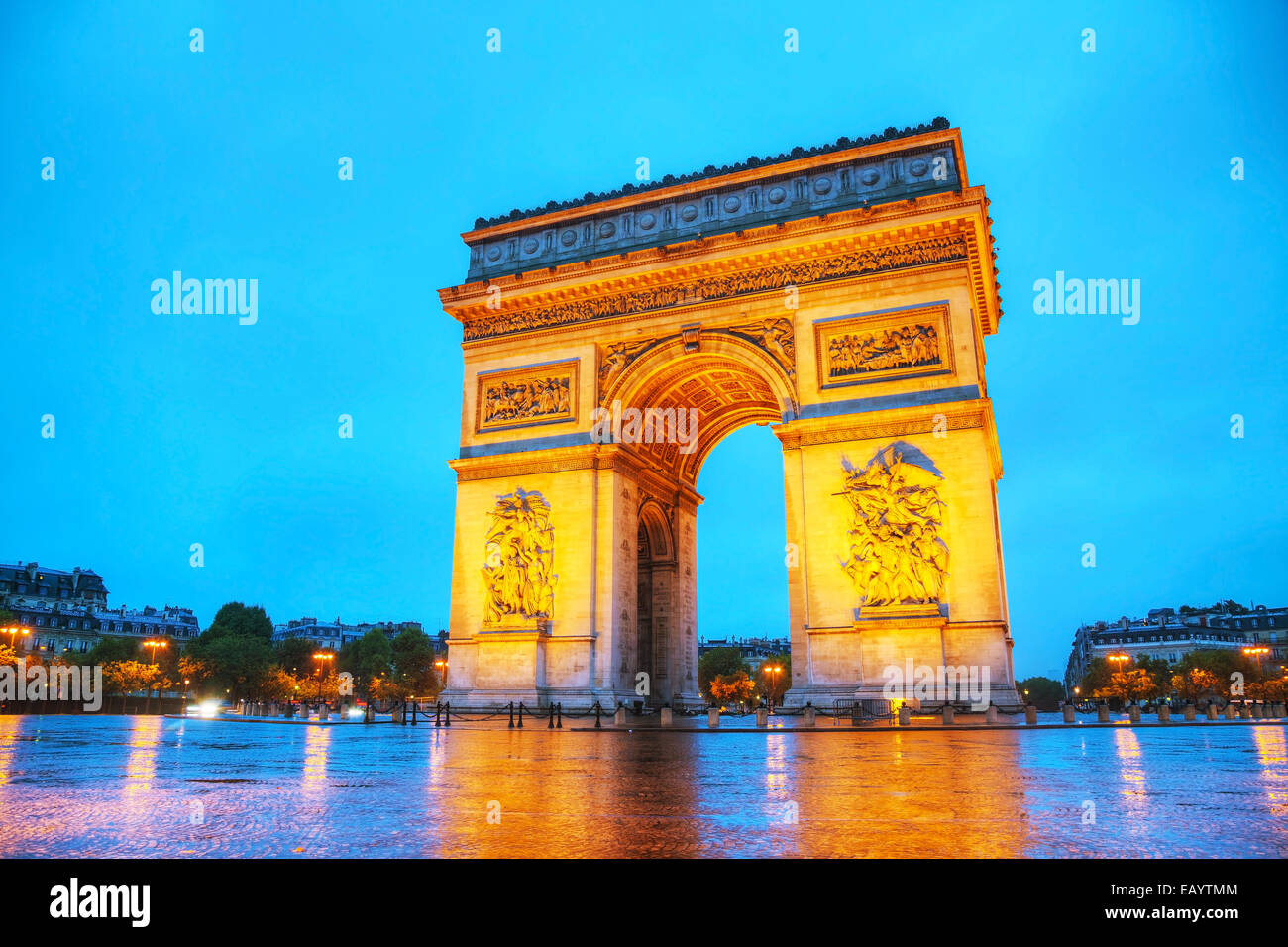 Arc de Triomphe de l'Etoile (Arc de Triomphe) à Paris tôt le matin Banque D'Images