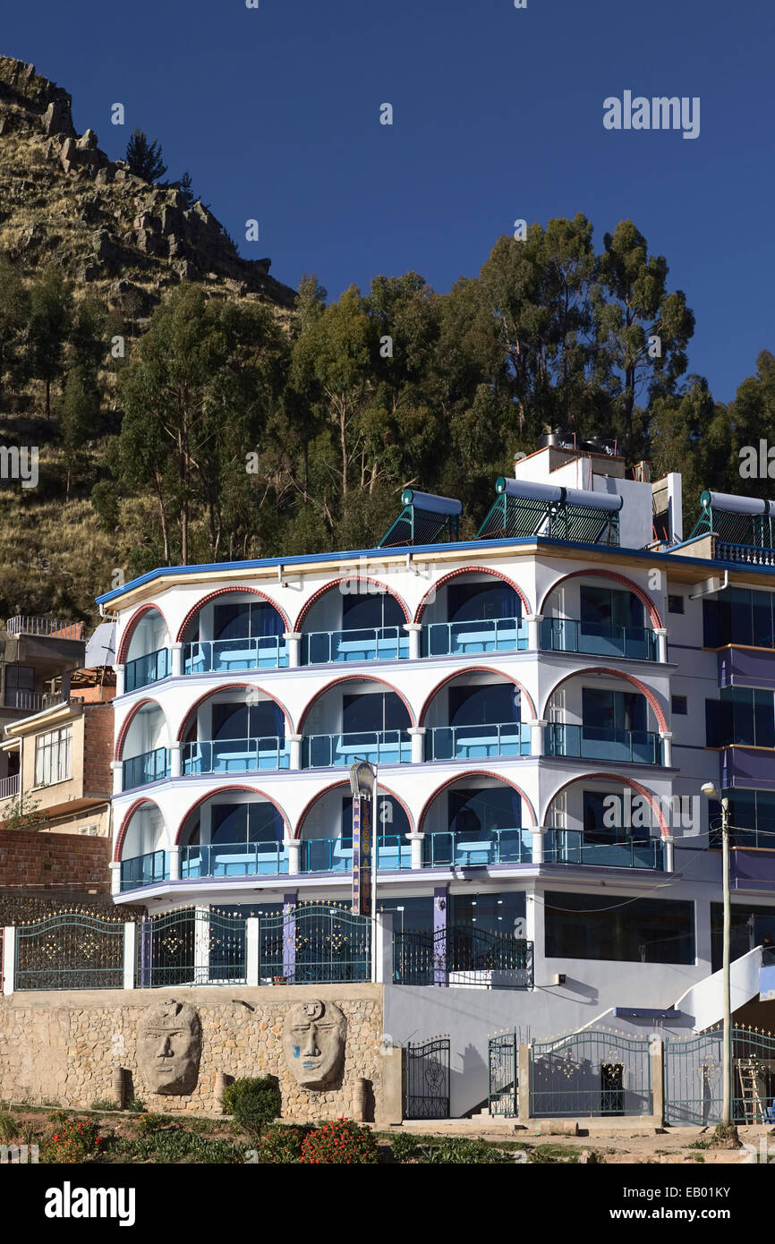 Hôtel Lago Azul (Bleu Lake Hotel) sur la Costanera avenue le long de la rive du lac Titicaca, à Copacabana, Bolivie Banque D'Images