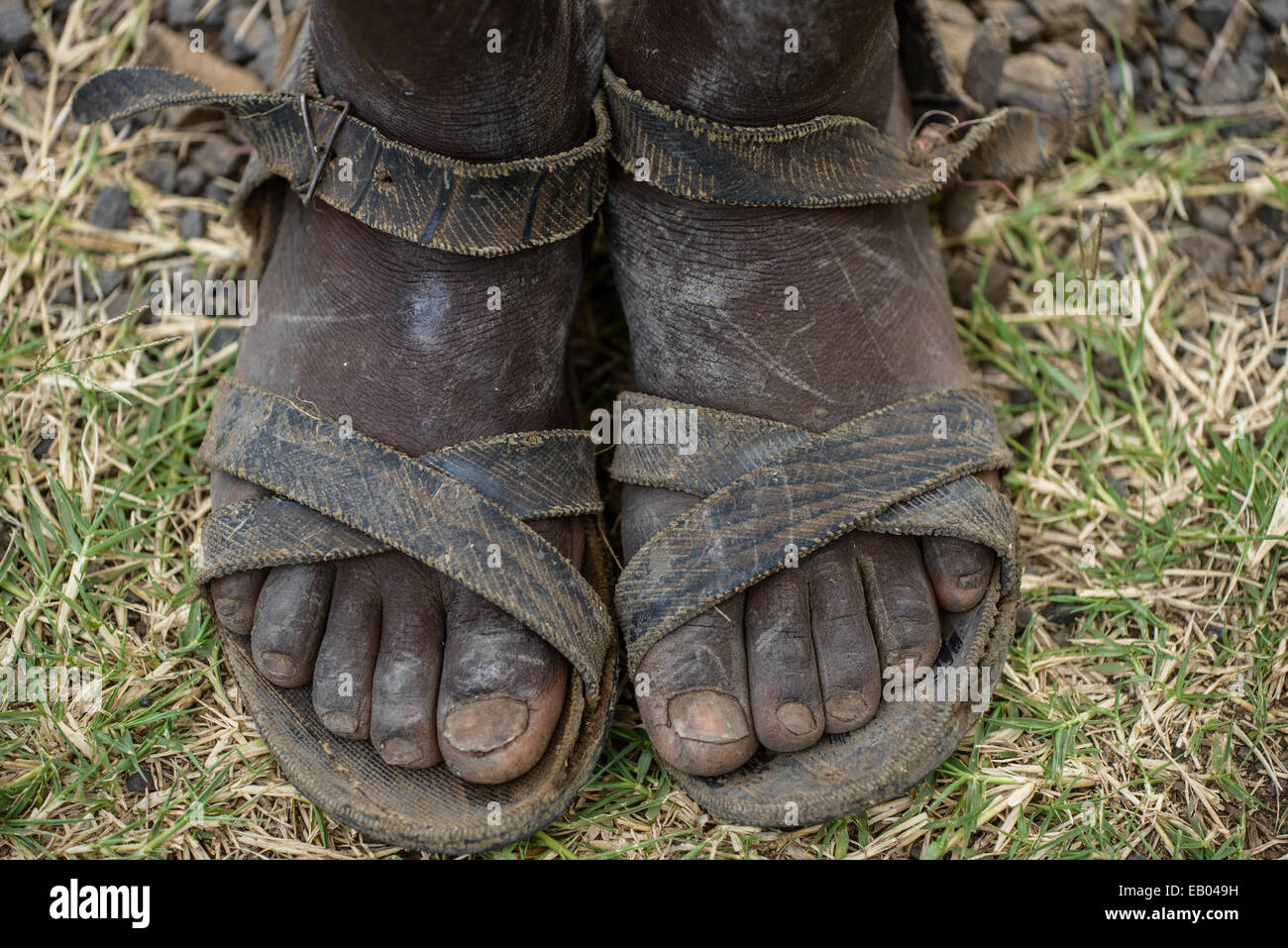 Pieds sales d'un adolescent éthiopien, l'Éthiopie Banque D'Images