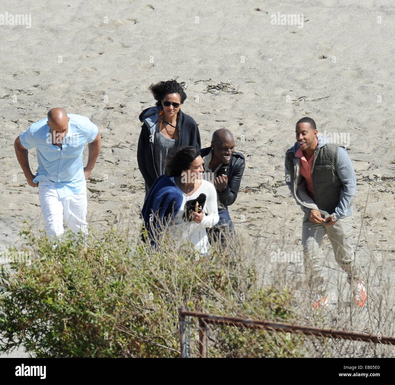 Vin Diesel dernières scènes de tournage pour "Fast and the Furious 7' dans Malib Ca. Avec co star Tyrese Gibson qui a été vu fricoter sur le plateau avec l'acteur. Ludacris, Michelle Rodriguez et Jordana Brewster bon ami était aussi présent pour la scène. Paul Banque D'Images