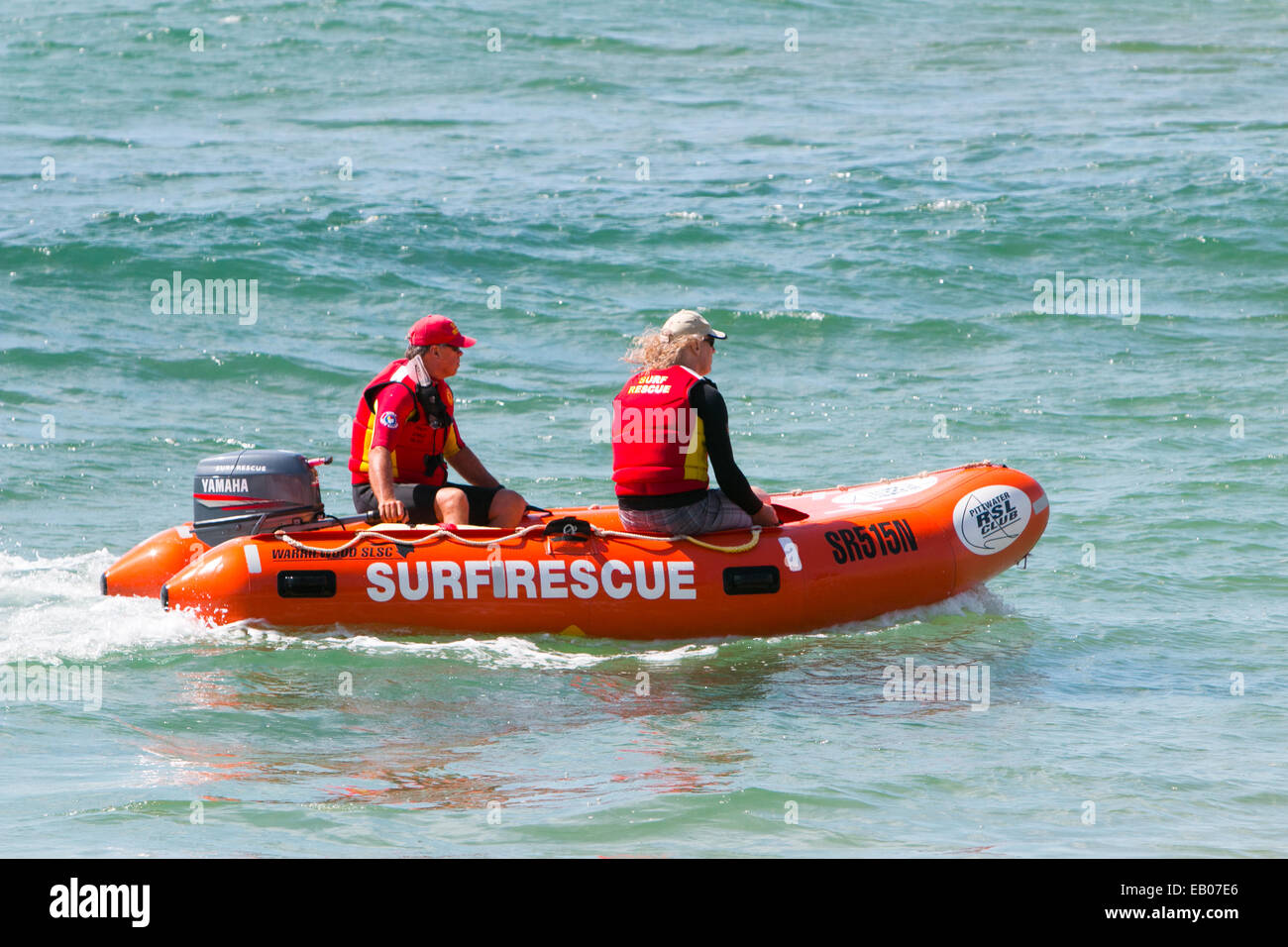 Deux sauveteurs sauvetage surf patrol Newport Beach Sydney Australie Banque D'Images