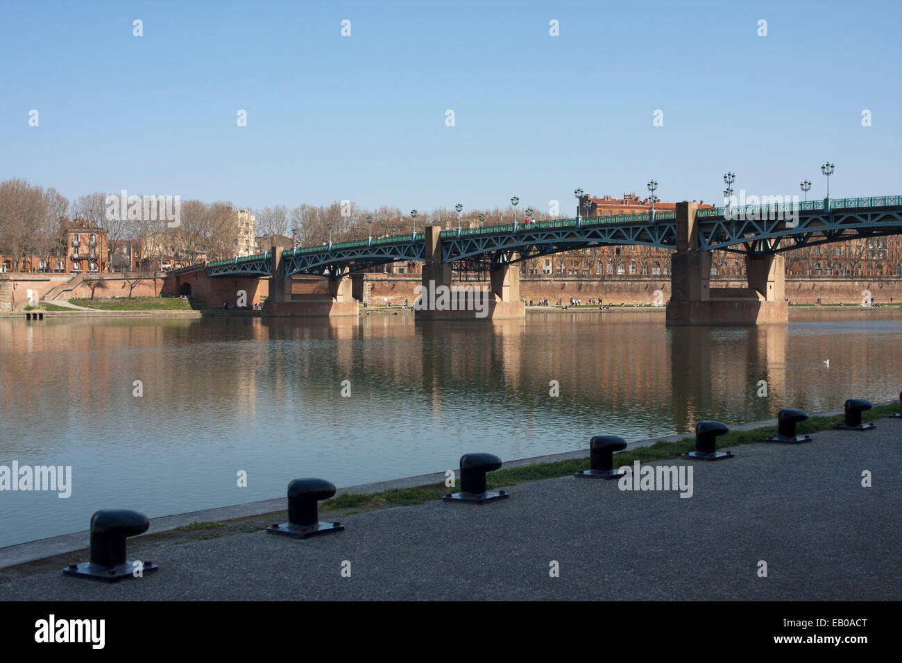 Vue sur la Garonne à Toulouse, France. Banque D'Images