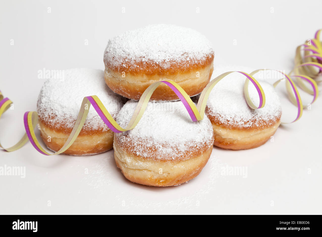 Des crêpes et des banderoles de papier blanc sur Banque D'Images