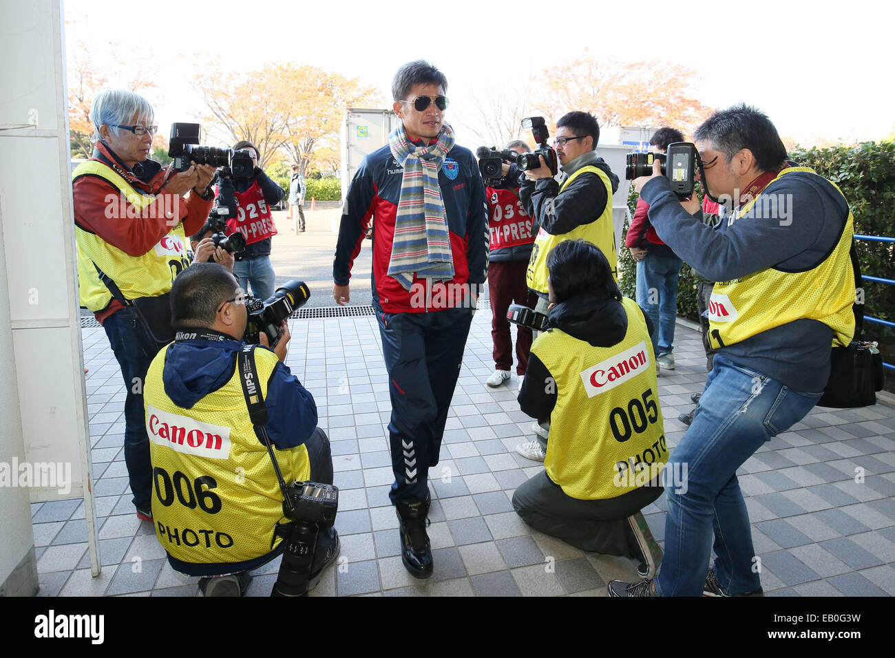 Le stade de football de la NHK Spring Mitsuzawa, Kanagawa, Japon. 23 Nov, 2014. Kazuyoshi Miura (Yokohama FC), le 23 novembre 2014 - Football : Football /2014 J.LEAGUE Division 2 entre Yokohama FC 1-0 Giravanz Kitakyushu au stade de football de la NHK Spring Mitsuzawa, Kanagawa, Japon. © Yohei Osada/AFLO SPORT/Alamy Live News Banque D'Images