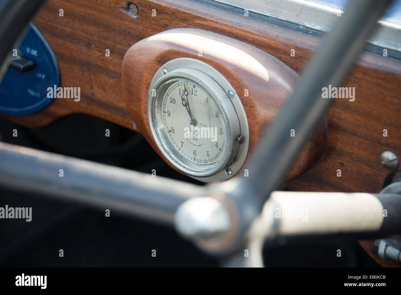 Horloge de voiture vintage Banque de photographies et d images