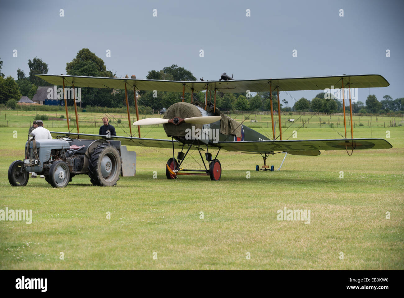 Biggleswade, UK - 29 juin 2014 : des avions d'entraînement vintage britannique Avro 504K. 1918 à la Shuttleworth Collection air show. Banque D'Images
