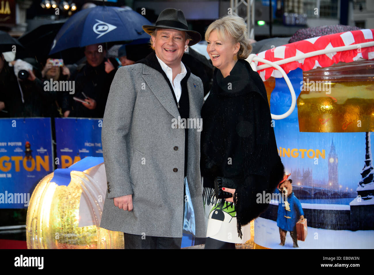 Hugh Bonneville et Lulu Williams à la film Paddington à Londres. Banque D'Images