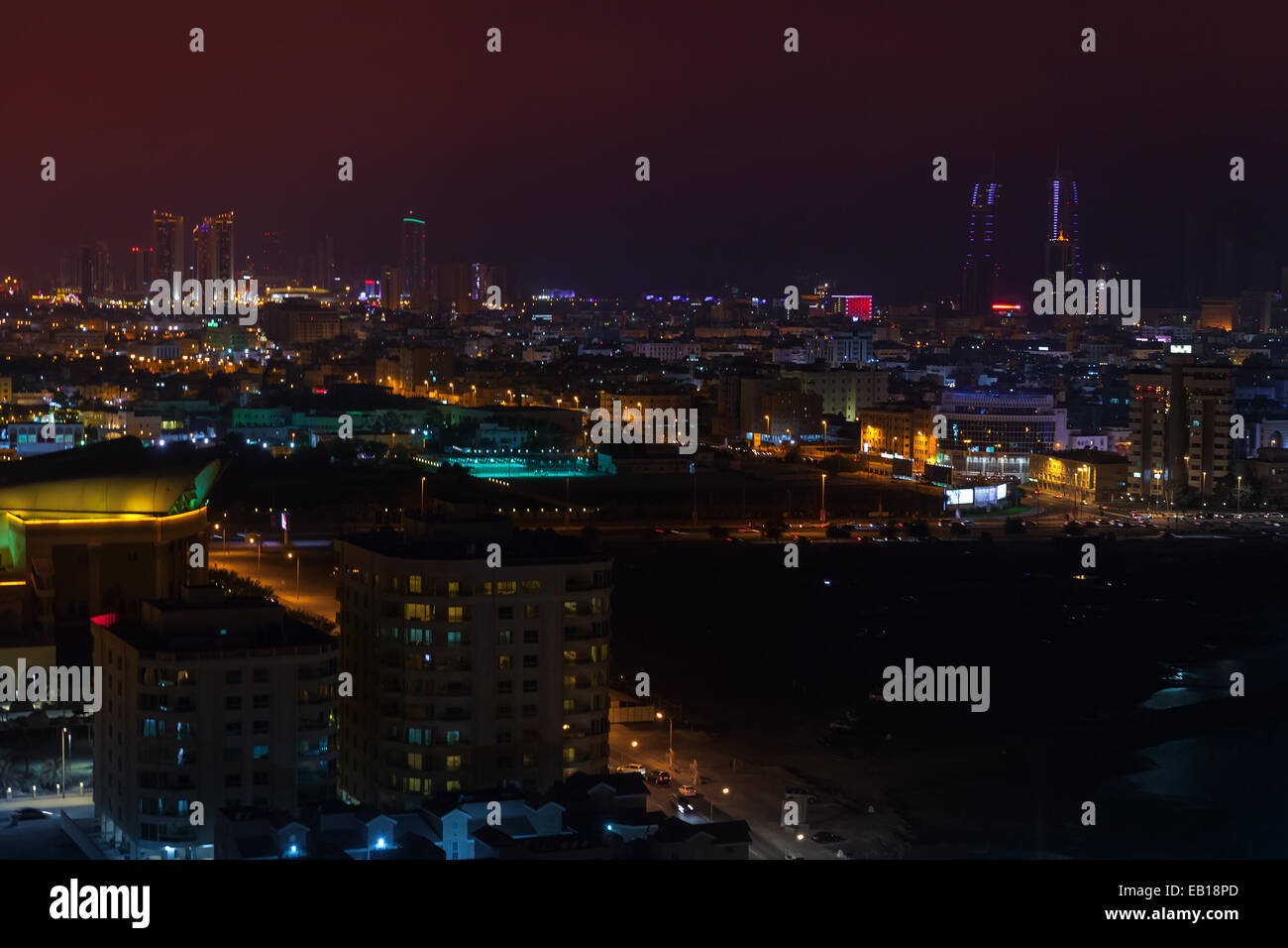 Vue de la nuit de Manama, la capitale de Bahreïn, au Moyen-Orient Banque D'Images