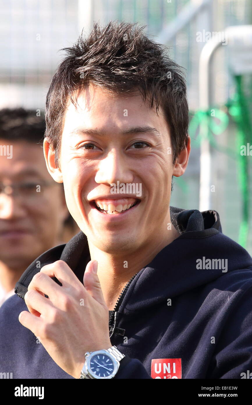 Kei Nishikori joue au tennis avec les enfants de Fukushima pour 'Kei pour les enfants de Tag Heuer' à Matsuya Ginza à Tokyo, Japon, le 21 novembre 2014. (Photo de Motoo Naka/AFLO) Banque D'Images