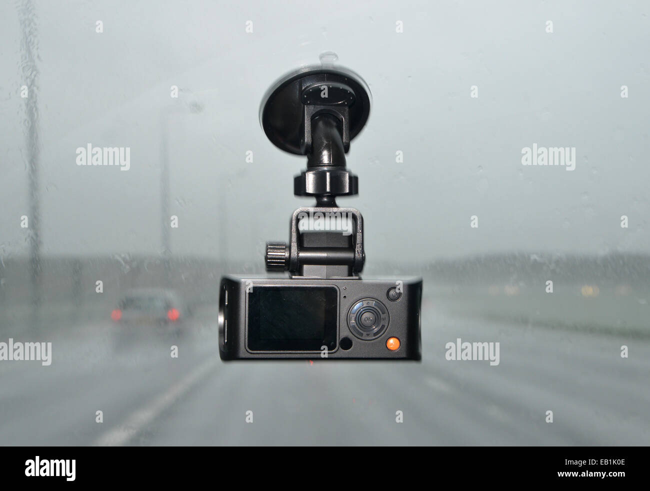 Dash-cam caméra vidéo de pare-brise de voiture Banque D'Images