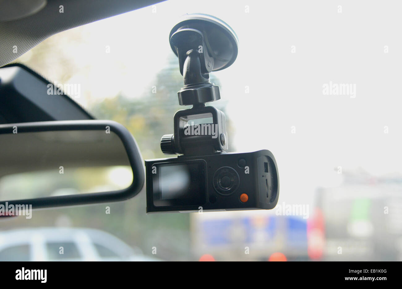Dash-cam caméra vidéo de pare-brise de voiture Banque D'Images