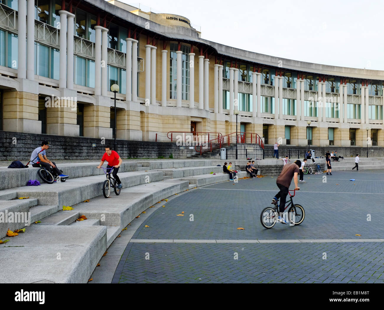 Bristol, Angleterre - Octobre 31st, 2014 : Lloyds Banking Group, Bristol - Chanoines maison avec l'amphithéâtre extérieur. Banque D'Images