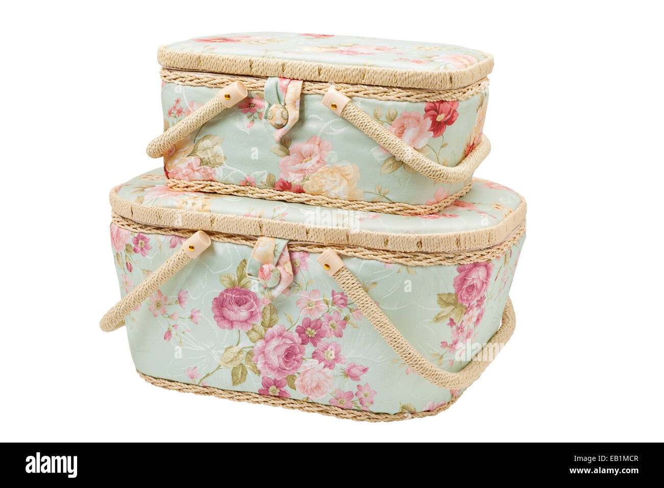 Deux paniers pour le rangement des accessoires pour la couture, broderie de soie de cas isolés, d'ustensiles Banque D'Images