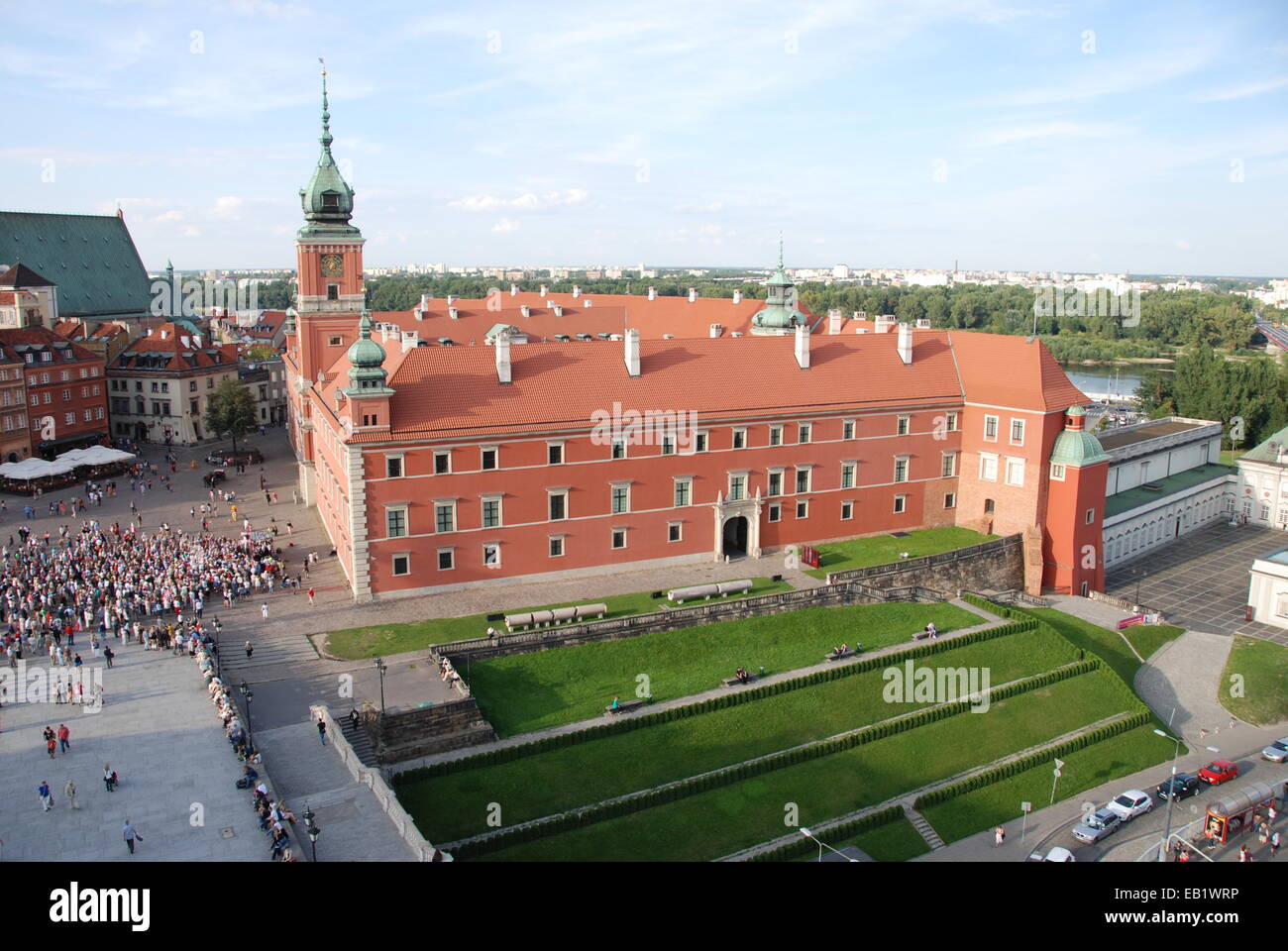 Vue sur le Château Royal de Varsovie Pologne reconstruit avec Vistule et au-delà de la banlieue de Prague Banque D'Images