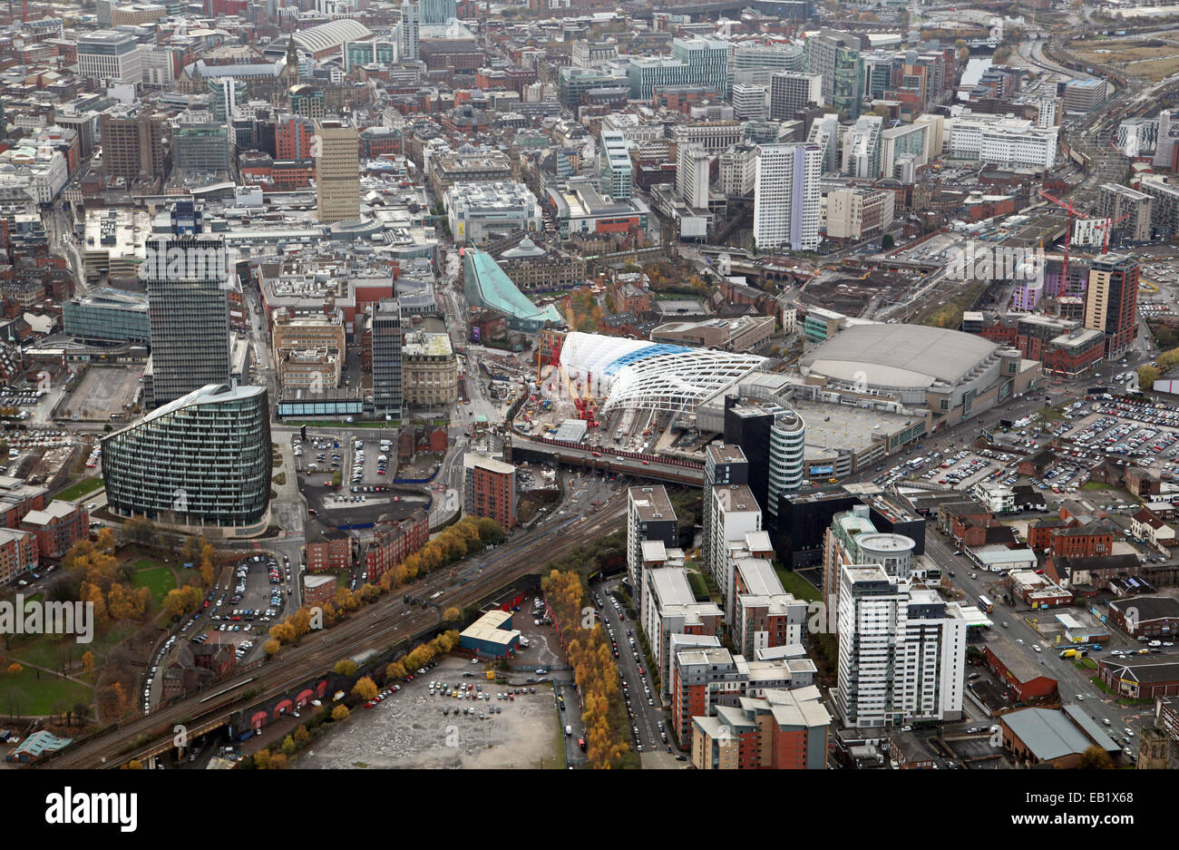 Vue aérienne du centre-ville de Manchester avec la gare Victoria de Manchester dans l'avant-plan Banque D'Images