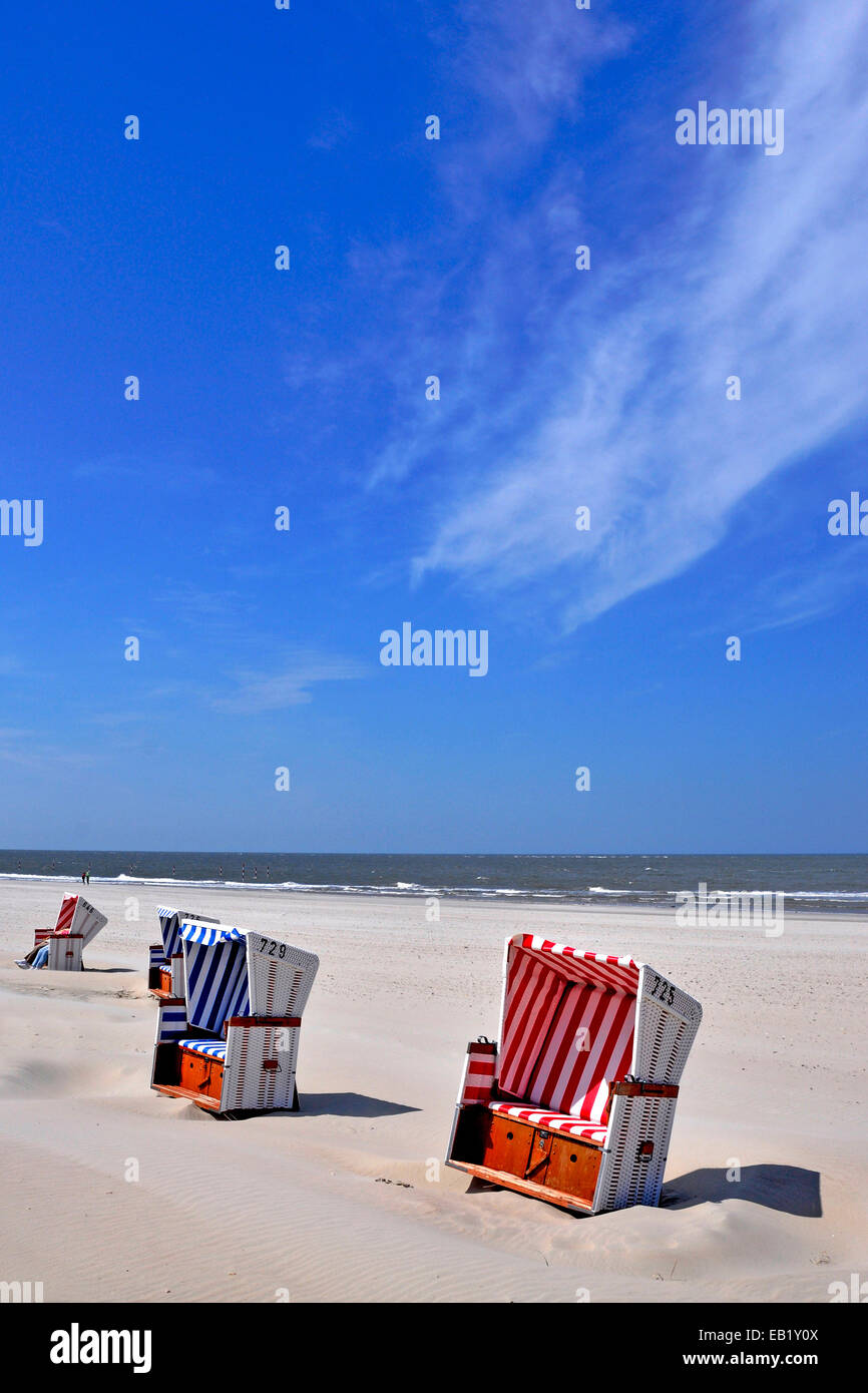 L'île de Baltrum, chaises longues sur la plage, Basse-Saxe, îles de la Frise orientale, Allemagne Banque D'Images