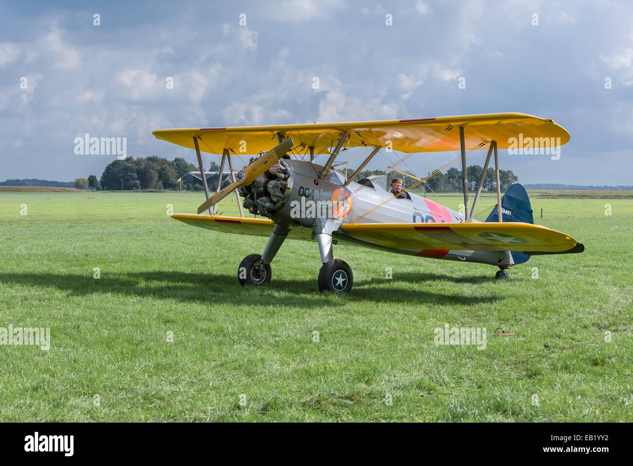 Avion historique avec pilote est prêt à décoller Banque D'Images