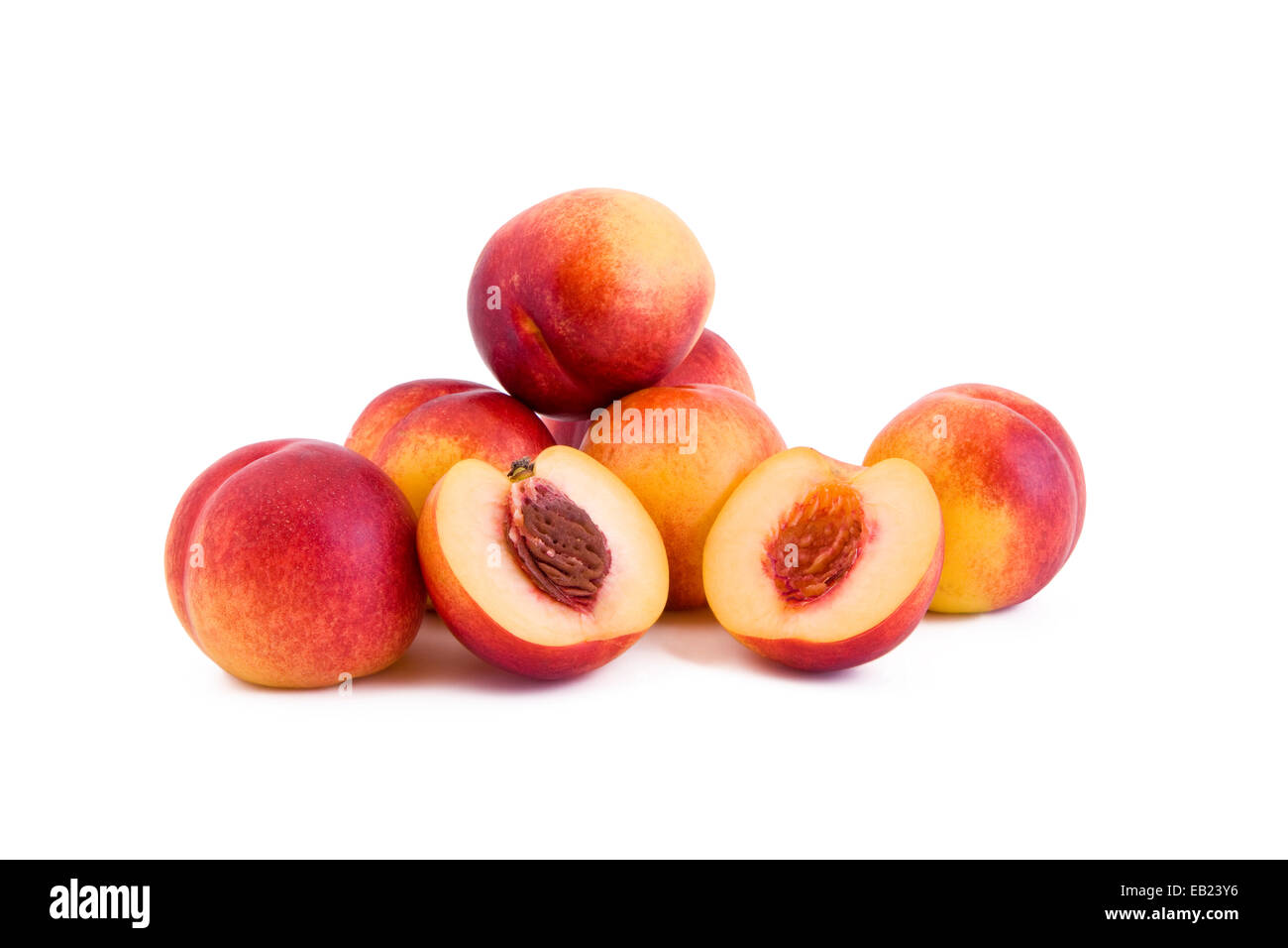 Fruits rouges, de pêche isolé sur fond blanc Banque D'Images