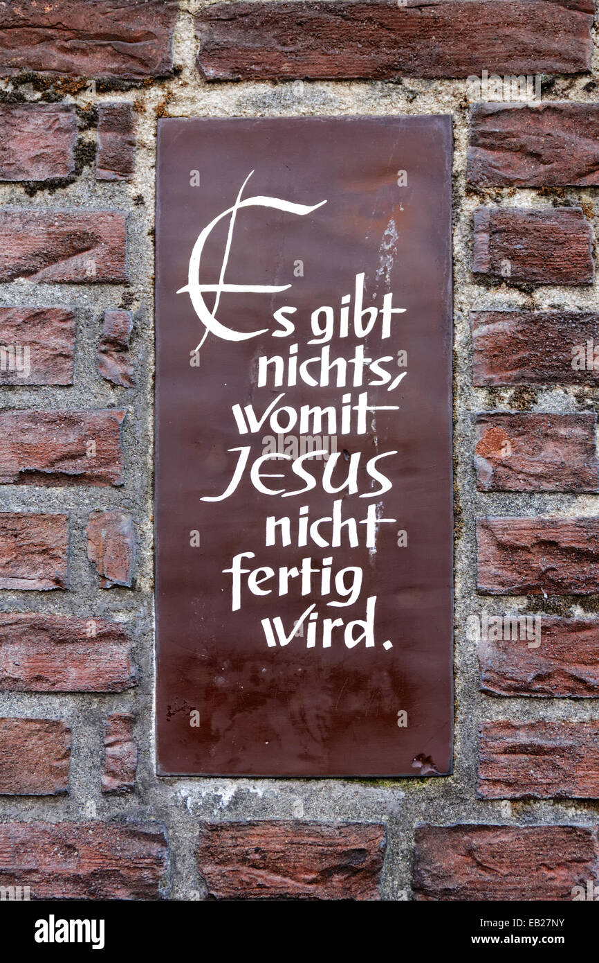 Inscrivez-vous à l'église dans le quartier rouge de St Pauli, Hambourg, lire 'Es gibt nichts, womit Jésus nicht fertig wird'. Banque D'Images