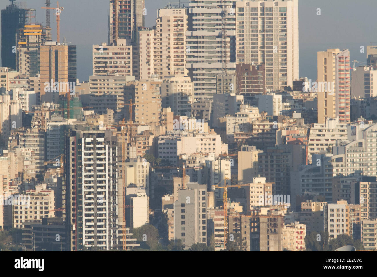 Beyrouth, Liban. 25 novembre 2014. Beyrouth la capitale arabe du Liban est couvert dans le soleil du matin : Crédit amer ghazzal/Alamy Live News Banque D'Images