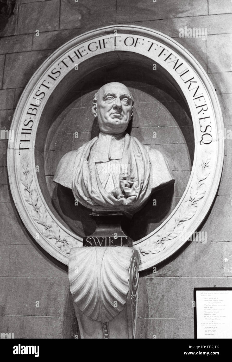 Buste de Jonathan Swift AUTEUR DES VOYAGES DE GULLIVER, DANS LA CATHÉDRALE DE DUBLIN, IRLANDE. Banque D'Images