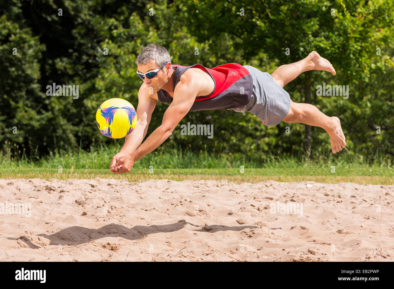 Joueur de volley-ball de plage, 44 ans, Schorndorf, Bade-Wurtemberg, Allemagne Banque D'Images