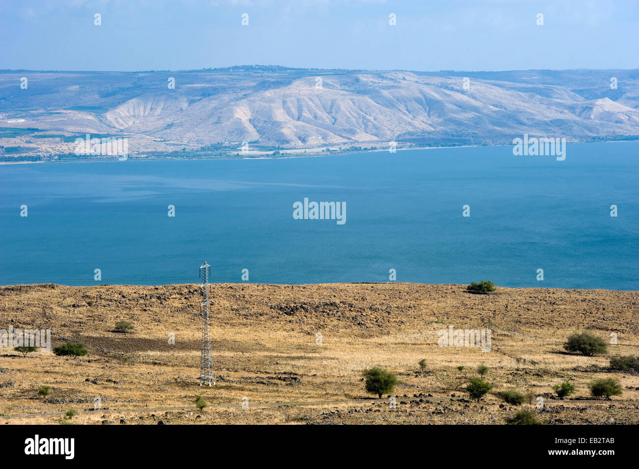 Le lac de Galilée, vu de l'ouest, à l'arrière des collines du plateau du Golan. Banque D'Images