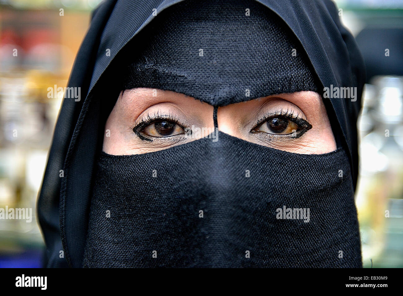 Portrait d'une femme musulmane, voilée, Salalah Dhofar, région, Orient, Oman Banque D'Images