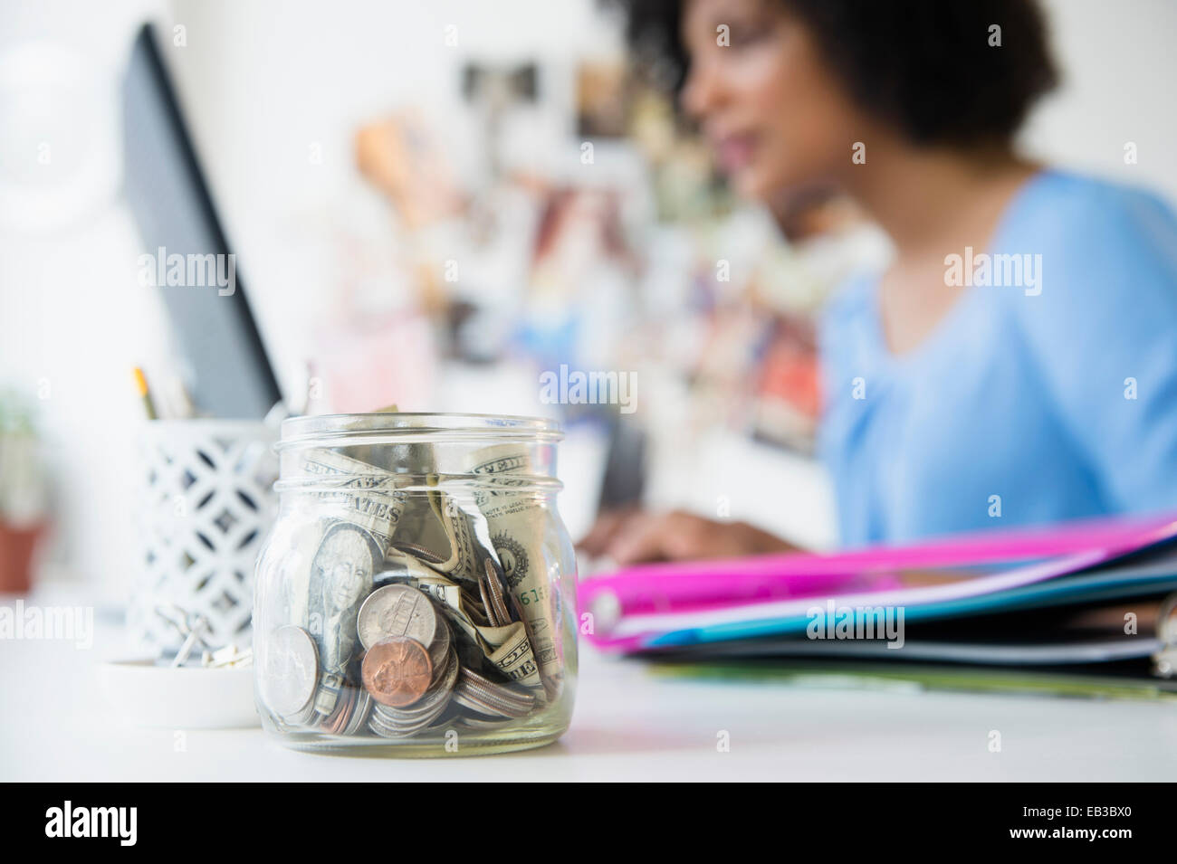 Close up of change jar sur 24 Banque D'Images