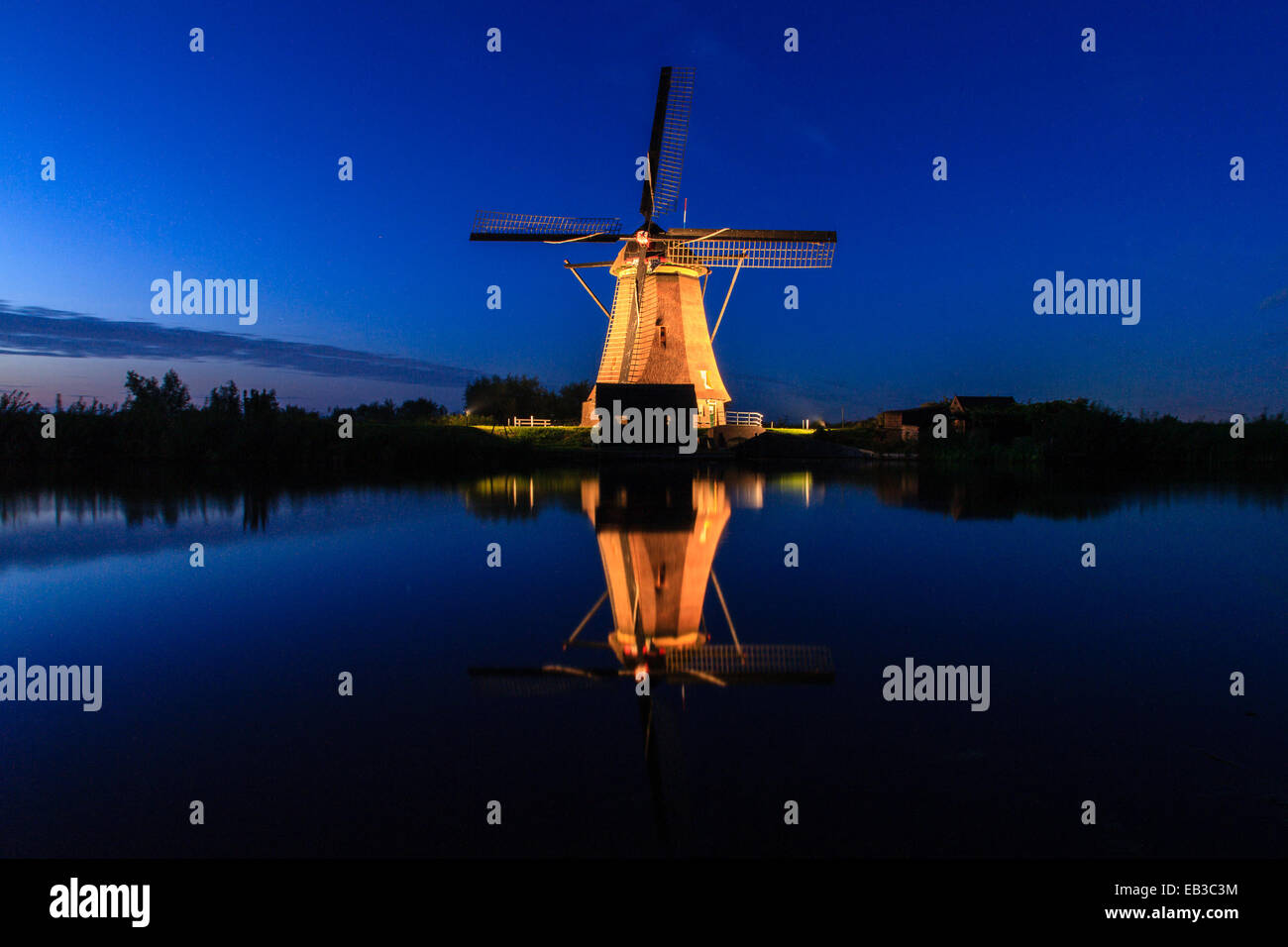 Moulin à vent de Kinderdijk la nuit, Holland Banque D'Images