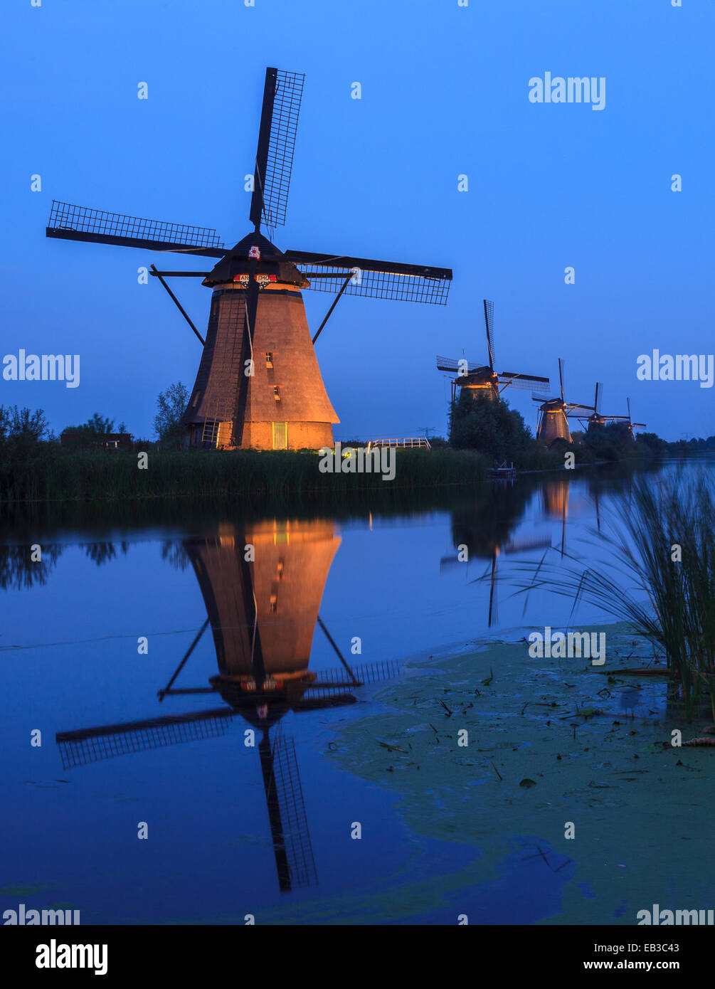 Holland, moulins à Kinderdijk projecteurs Banque D'Images