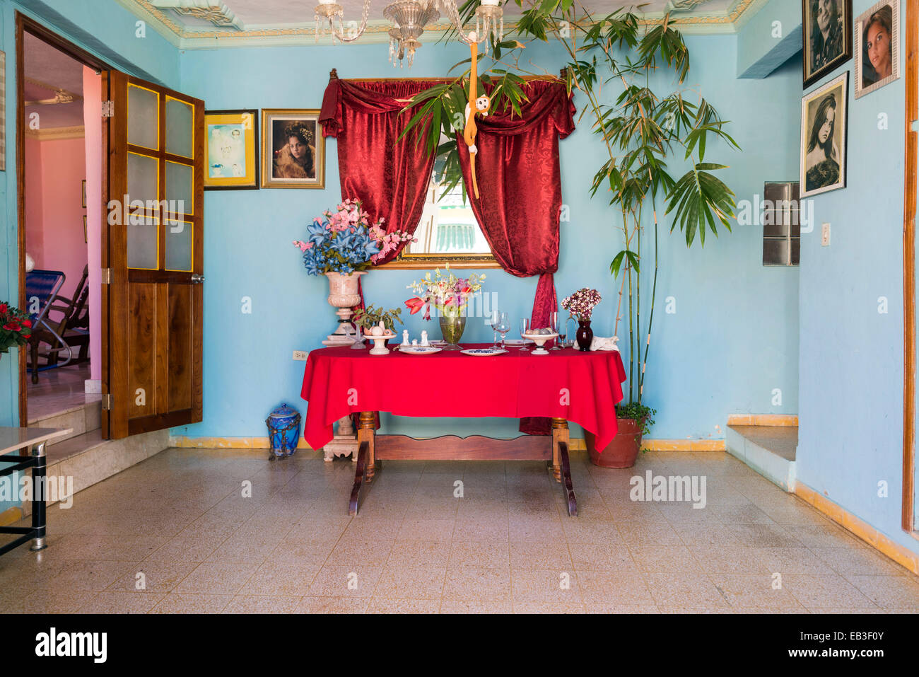 TRINIDAD, CUBA - 8 mai 2014 : cette chambre de style colonial dans une maison cubaine , Trinidad Cuba Banque D'Images