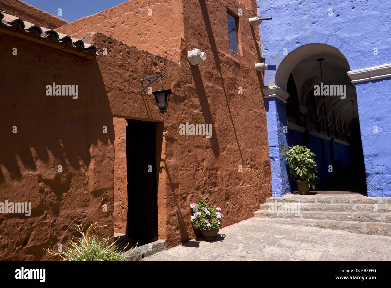 Rue de Malaga, monastère de Santa Catalina (16e siècle), Arequipa, Pérou Banque D'Images