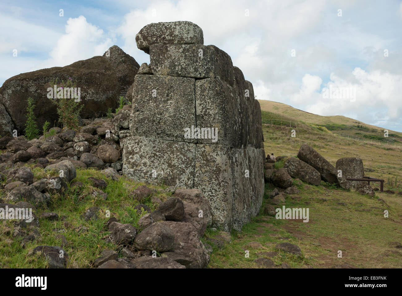 Le Chili, l'île de Pâques ou Rapa Nui Rapa Nui, NP, Vinapu. L'ahu Tahira cérémonial important avec la plate-forme équipée de dalles de basalte. Banque D'Images