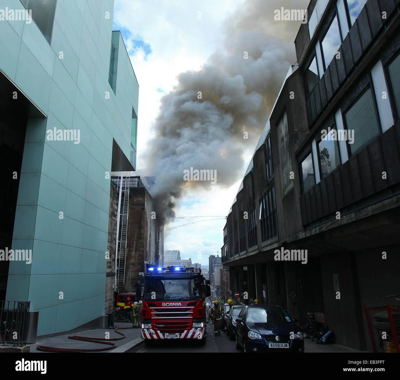 Un incendie a éclaté à la Charles Rennie MacIntosh bâtiment qui fait partie de l'École d'Art de Glasgow comprend : Atmosphère Où : Glasgow, Royaume-Uni Quand : 23 mai 2014 Banque D'Images
