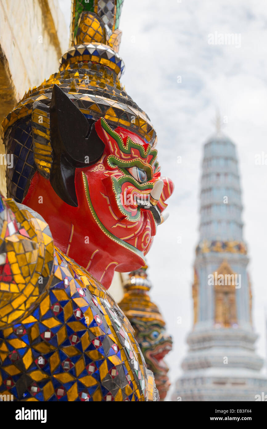 Statue, Wat Phra Kaew composé, Grand Palace, Bangkok, Thaïlande, septembre 2014 Banque D'Images