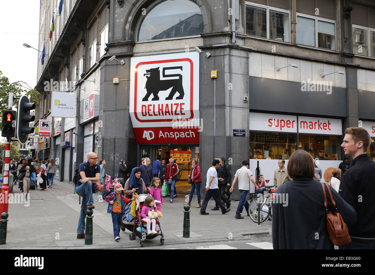 Supermarché delhaize bruxelles Photo Stock - Alamy