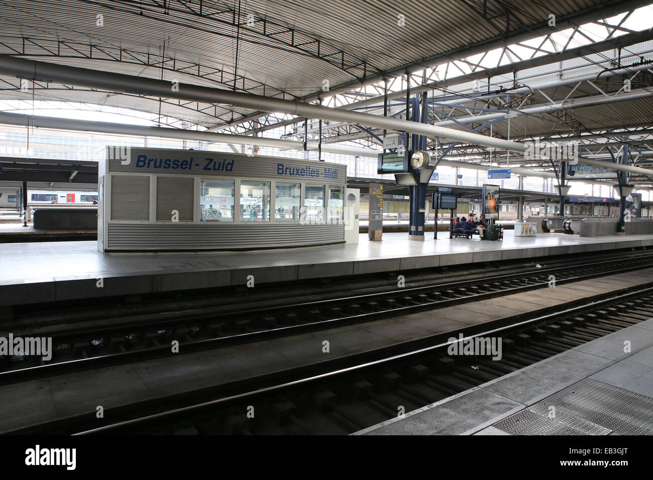 Bruxelles vide south railway station platform Banque D'Images