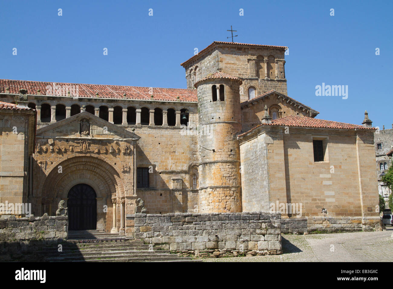 Collégiale de Santa Juliana, une église romane, et de la tombe de Saint Juliana Santillana del Mar, Espagne Banque D'Images