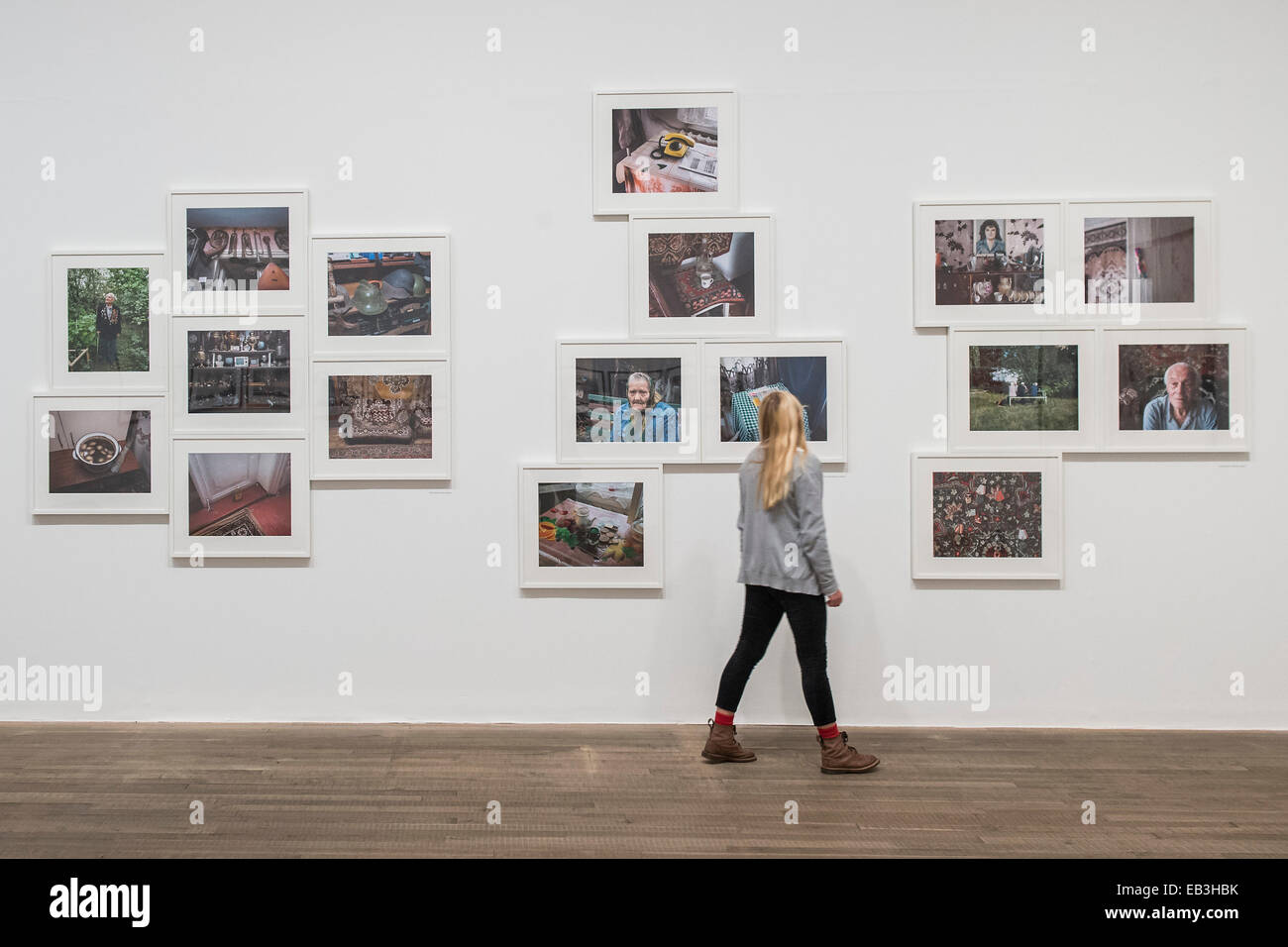 Londres, Royaume-Uni. 25 novembre, 2014. Les travaux sur l'Ukraine par Stephen Shore, 67 ans après la DEUXIÈME GUERRE. Conflit, le temps, la photographie, une nouvelle exposition à la Tate Modern - présentant la façon unique photographes revenir sur des moments de conflit, de secondes après l'explosion d'une bombe à 100 ans après une guerre est terminée. Crédit : Guy Bell/Alamy Live News Banque D'Images