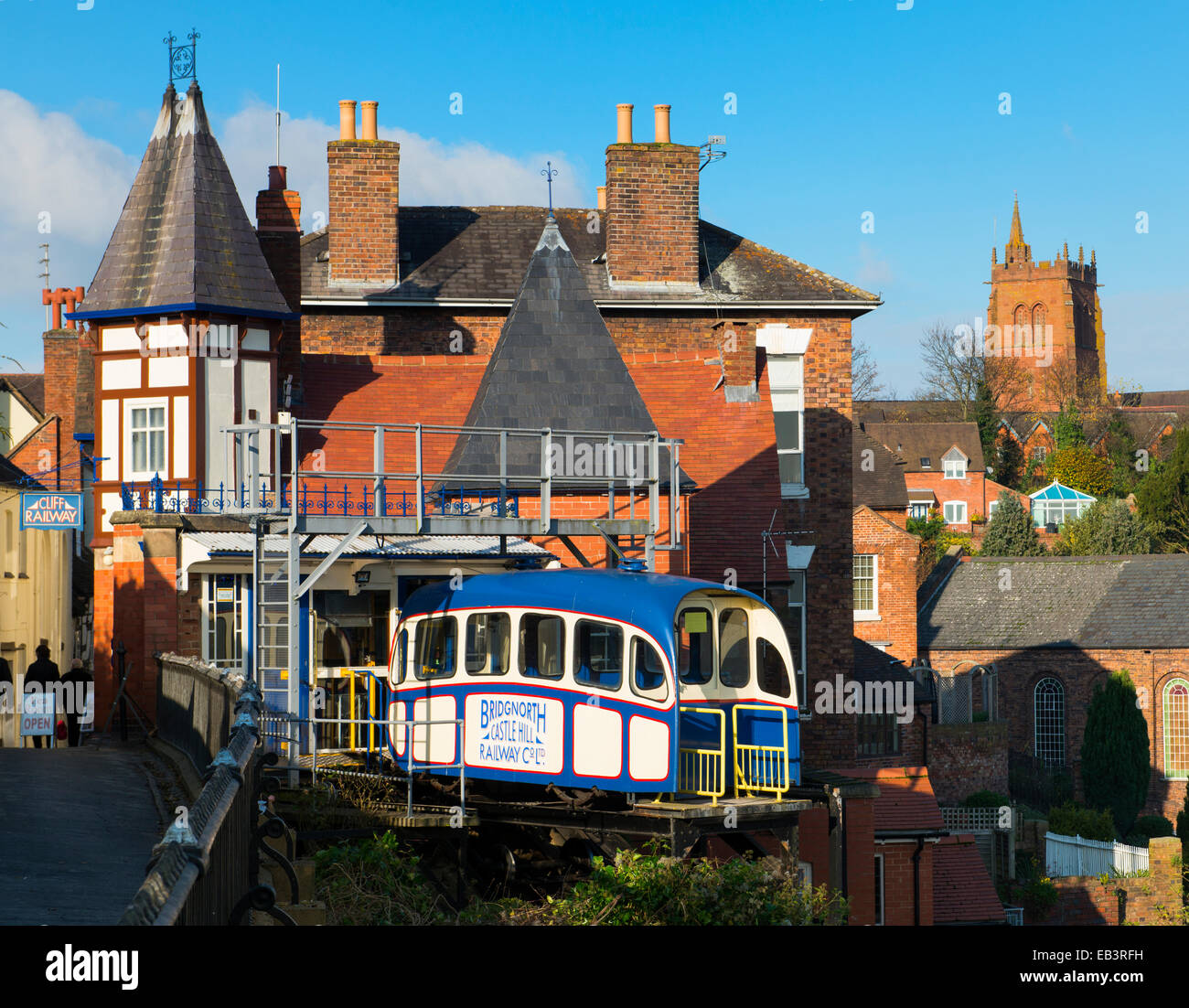 La Falaise, Chemin de fer et l'église St Leonard's, Bridgnorth, Shropshire, Angleterre. Banque D'Images