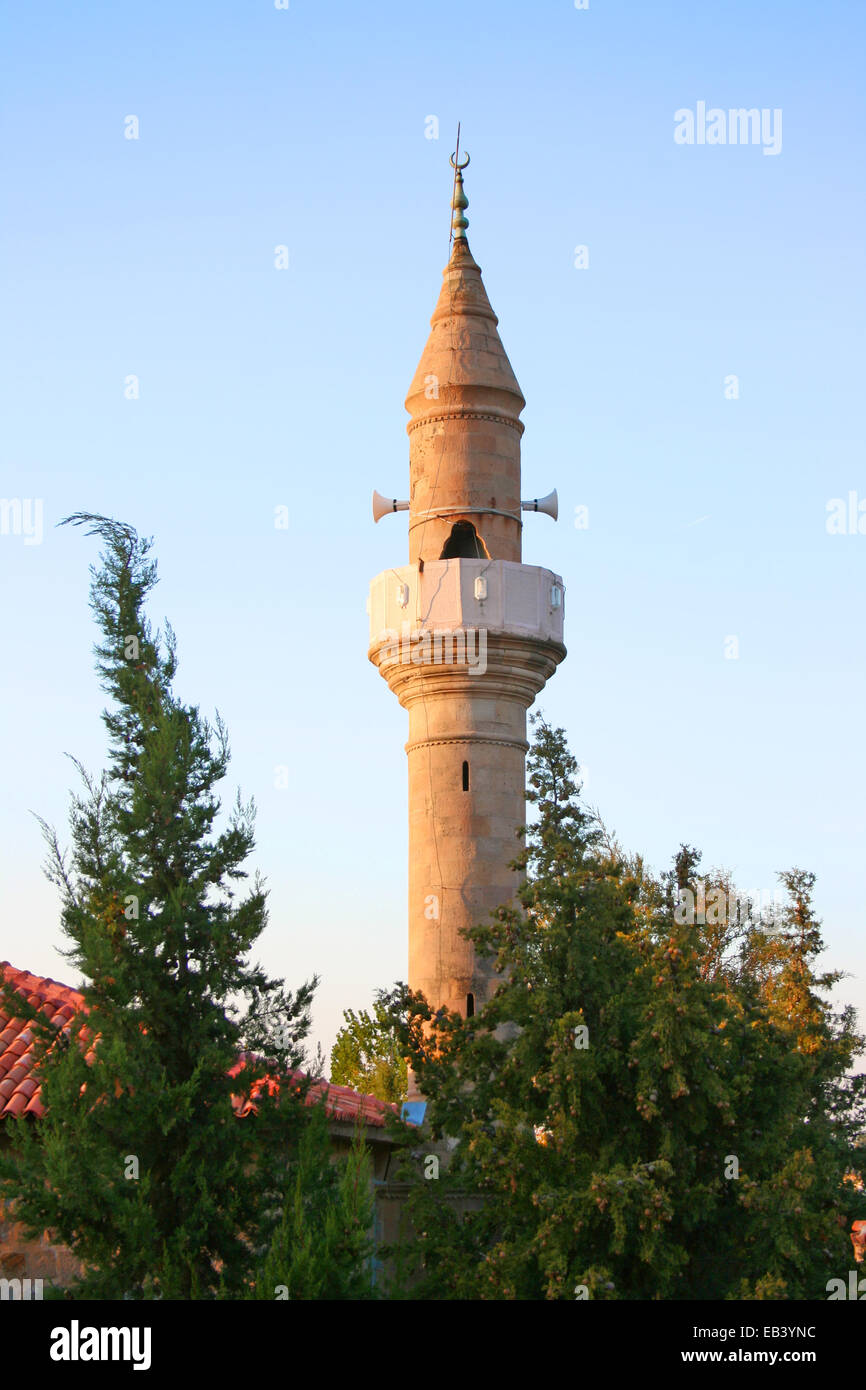 Minaret de la mosquée ottomane historique dans l'île d'Imbros,Turquie Banque D'Images
