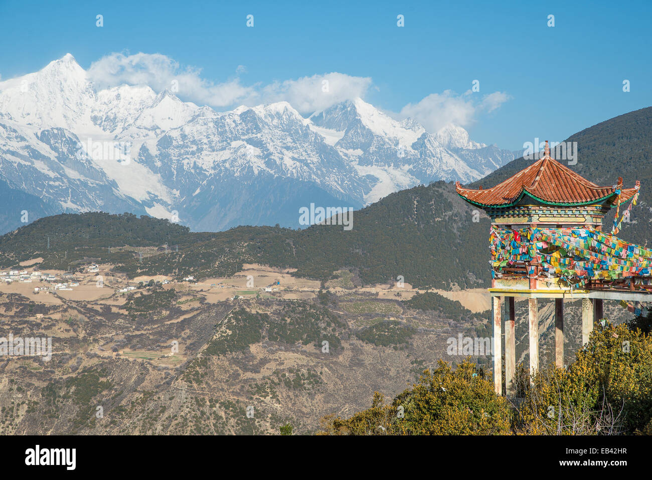 Le pavillon du Tibet et Meili Snow Mountain dans le Yunnan Banque D'Images