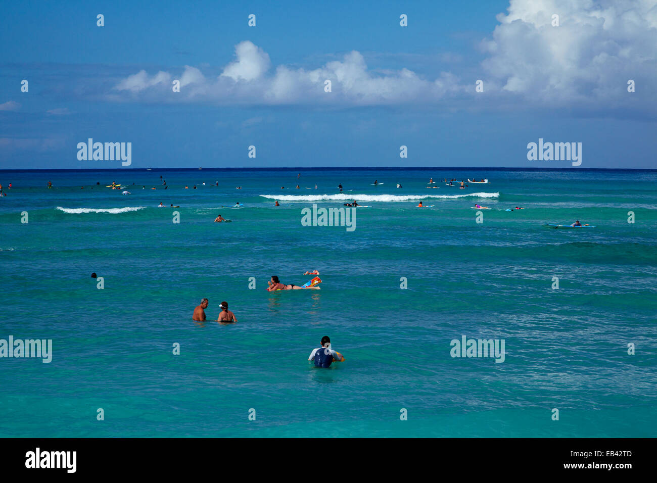 Les surfeurs, Waikiki, Honolulu, Oahu, Hawaii, USA Banque D'Images