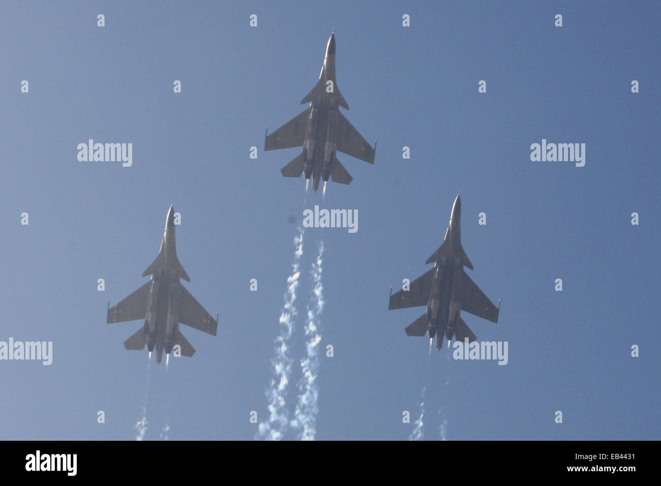 Indian Air Force et de l'Armée de l'air (Fédération de Russie) les pilotes RFAF préparation d'une sortie sur l'IAF Su -30 MK-I Au cours de l'ex Avia Indra-Phase I-II à l'Air Force Station Halwara. © Bhaskar Mallick /Pacific Press/Alamy Live News Banque D'Images